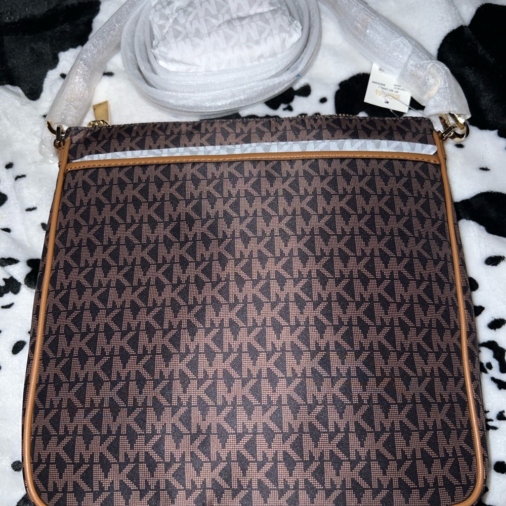 NWT Michael Kors Signature Brown and Tan Crossbody Bag - Picture 2 of 5